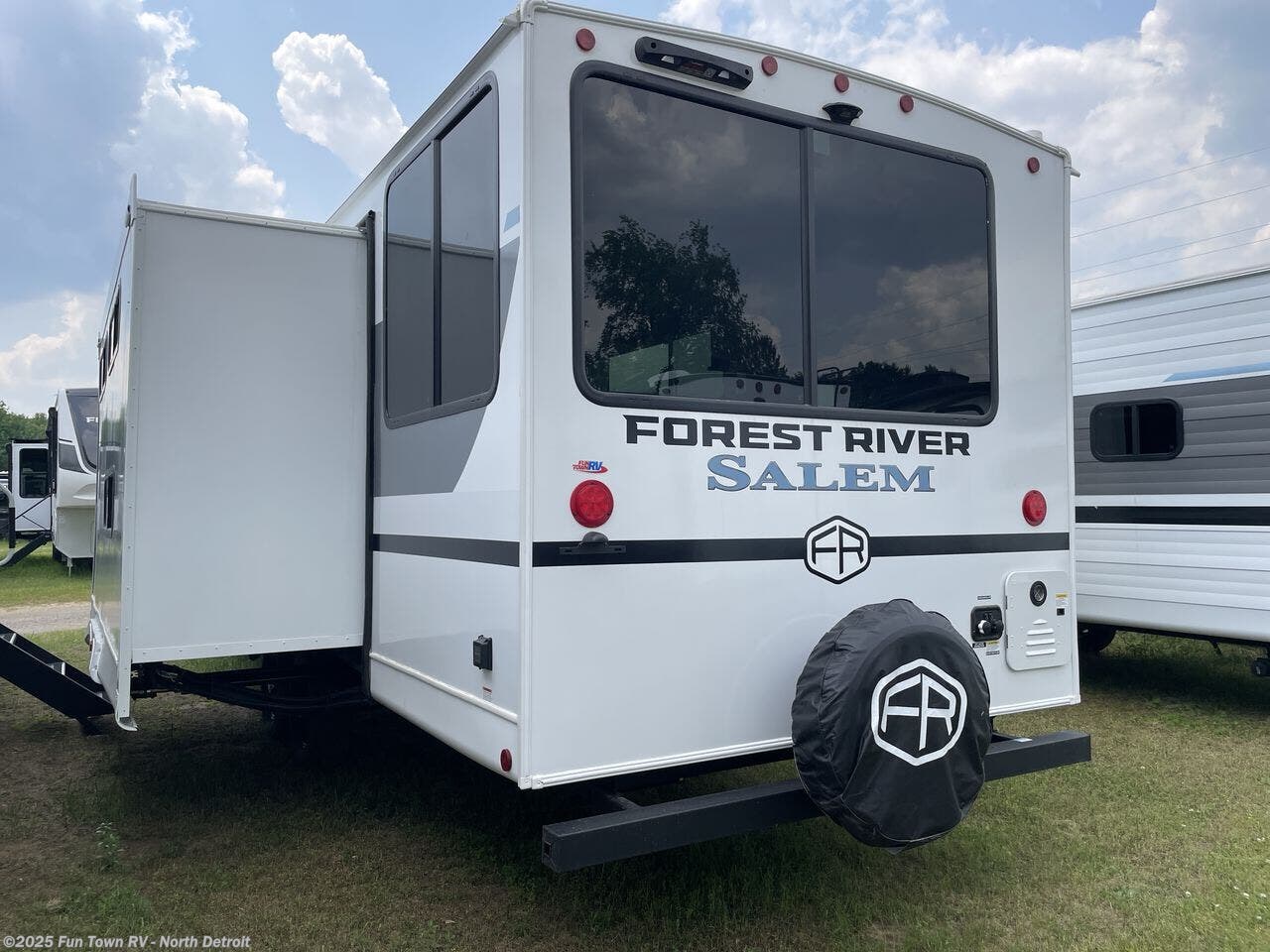 New 2025 Forest River Salem 29VIEWX available in North Branch, Michigan