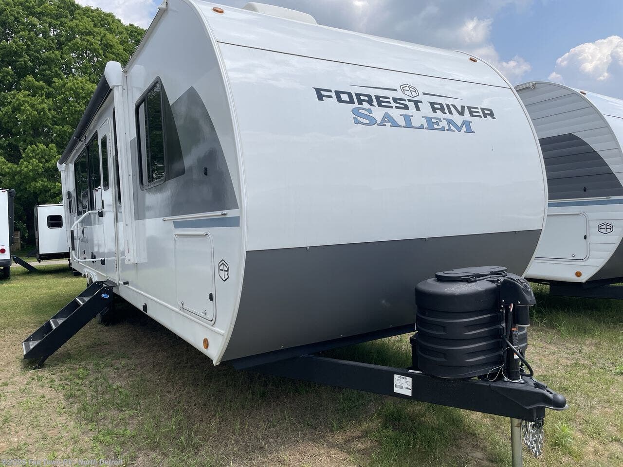 Call now about this 2025 Forest River Salem 29VIEWX! 2025 Forest River Salem 29VIEWX - New Travel Trailer For Sale by Fun Town RV - North Detroit in North Branch, Michigan