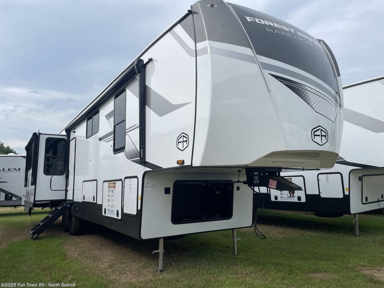 Call now about this 2026 Forest River Sandpiper 4003MB! 2026 Forest River Sandpiper 4003MB - New Fifth Wheel For Sale by Fun Town RV - North Detroit in North Branch, Michigan