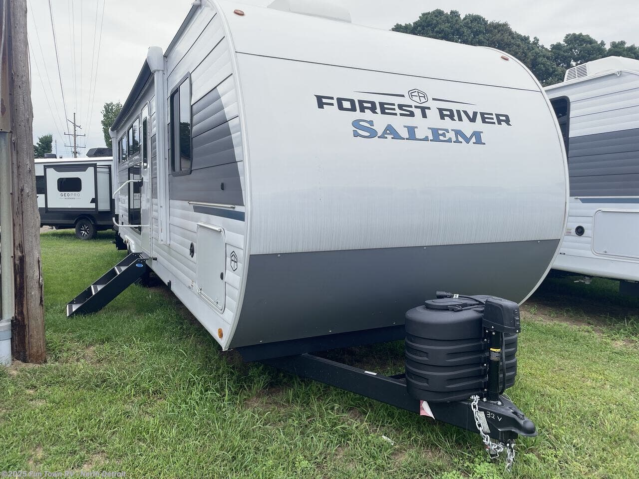 Email now about this 2025 Forest River Salem 32VERANDA! New 2025 Forest River Salem 32VERANDA available in North Branch, Michigan