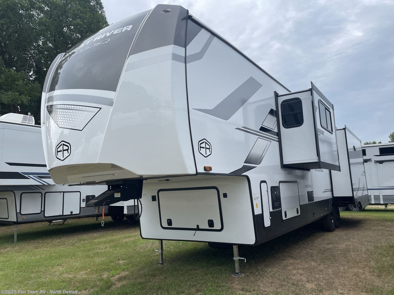 Contact us now about this 2026 Forest River Sandpiper 3900HBLR! 2026 Sandpiper 3900HBLR by Forest River from Fun Town RV - North Detroit in North Branch, Michigan