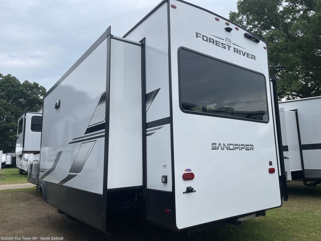 New 2026 Forest River Sandpiper 3900HBLR available in North Branch, Michigan