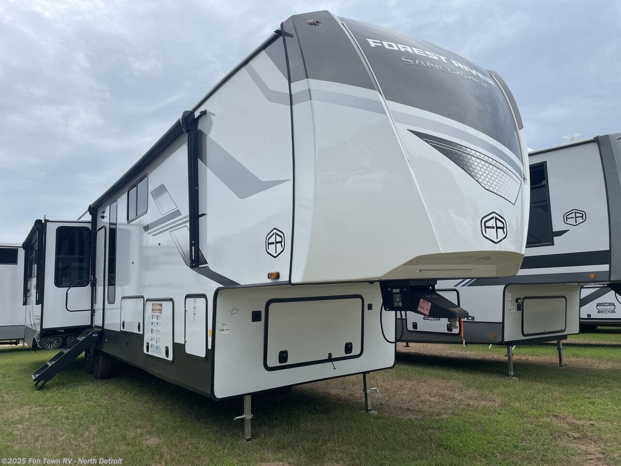 Call now about this 2026 Forest River Sandpiper 3900HBLR! 2026 Forest River Sandpiper 3900HBLR - New Fifth Wheel For Sale by Fun Town RV - North Detroit in North Branch, Michigan