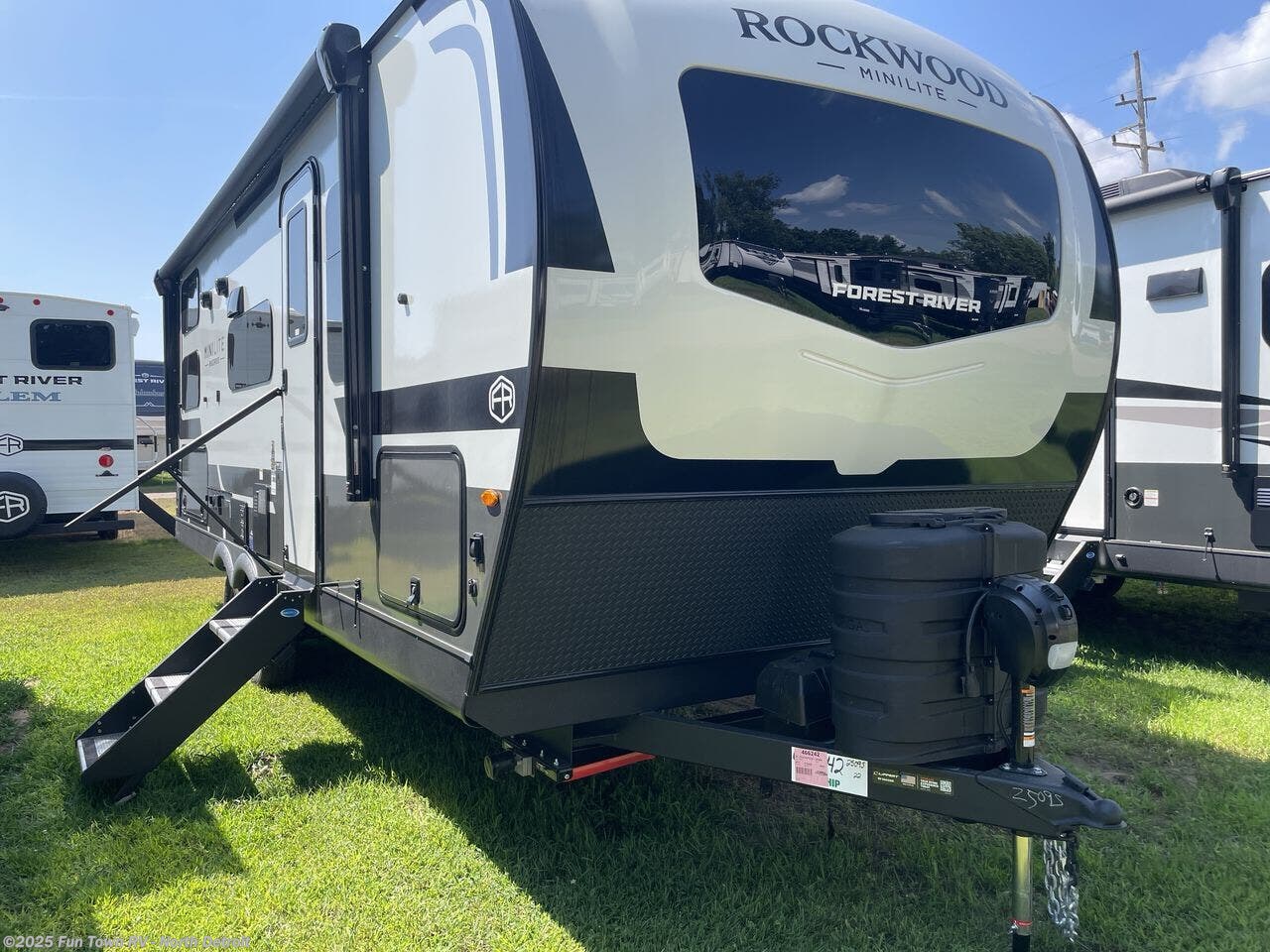 Email now about this 2026 Forest River Rockwood Mini Lite 2509S! New 2026 Forest River Rockwood Mini Lite 2509S available in North Branch, Michigan