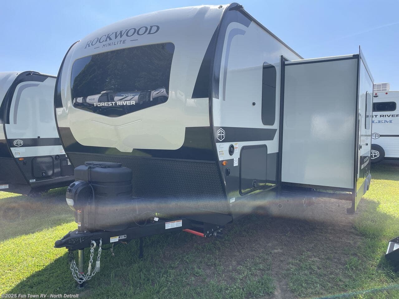 Contact us now about this 2026 Forest River Rockwood Mini Lite 2509S! 2026 Rockwood Mini Lite 2509S by Forest River from Fun Town RV - North Detroit in North Branch, Michigan