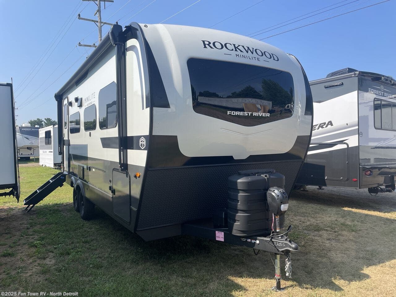 Call now about this 2026 Forest River Rockwood Mini Lite 2205S! 2026 Forest River Rockwood Mini Lite 2205S - New Travel Trailer For Sale by Fun Town RV - North Detroit in North Branch, Michigan