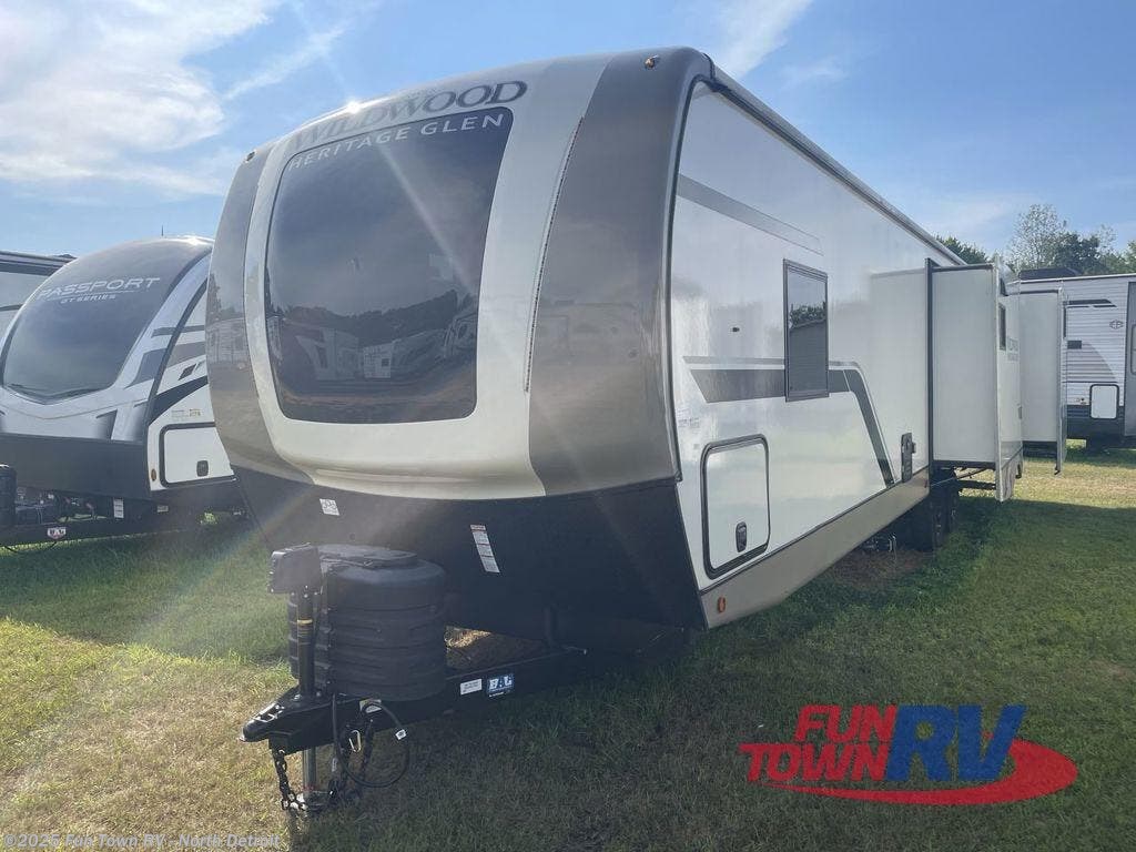 Used 2024 Forest River Wildwood Heritage Glen 310BHI available in North Branch, Michigan