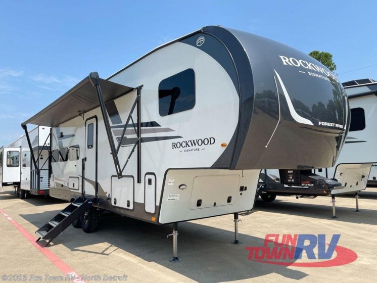 Email now about this 2026 Forest River Rockwood Signature R301RKS! New 2026 Forest River Rockwood Signature R301RKS available in North Branch, Michigan