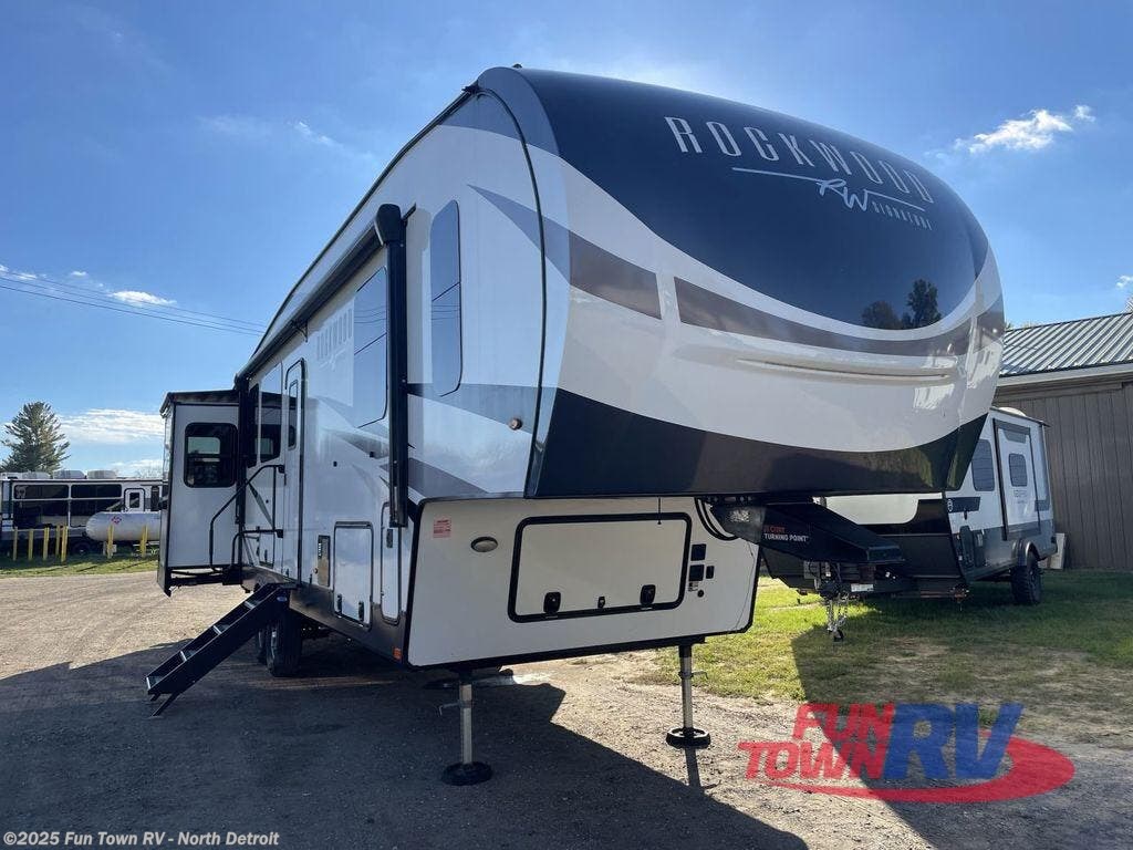 Contact us now about this 2023 Forest River Rockwood Signature 2898BS! 2023 Rockwood Signature 2898BS by Forest River from Fun Town RV - North Detroit in North Branch, Michigan