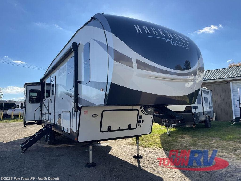 Email now about this 2023 Forest River Rockwood Signature 2898BS! Used 2023 Forest River Rockwood Signature 2898BS available in North Branch, Michigan