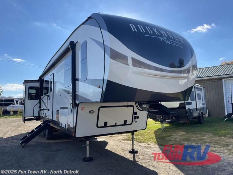 Email now about this 2023 Forest River Rockwood Signature 2898BS! Used 2023 Forest River Rockwood Signature 2898BS available in North Branch, Michigan