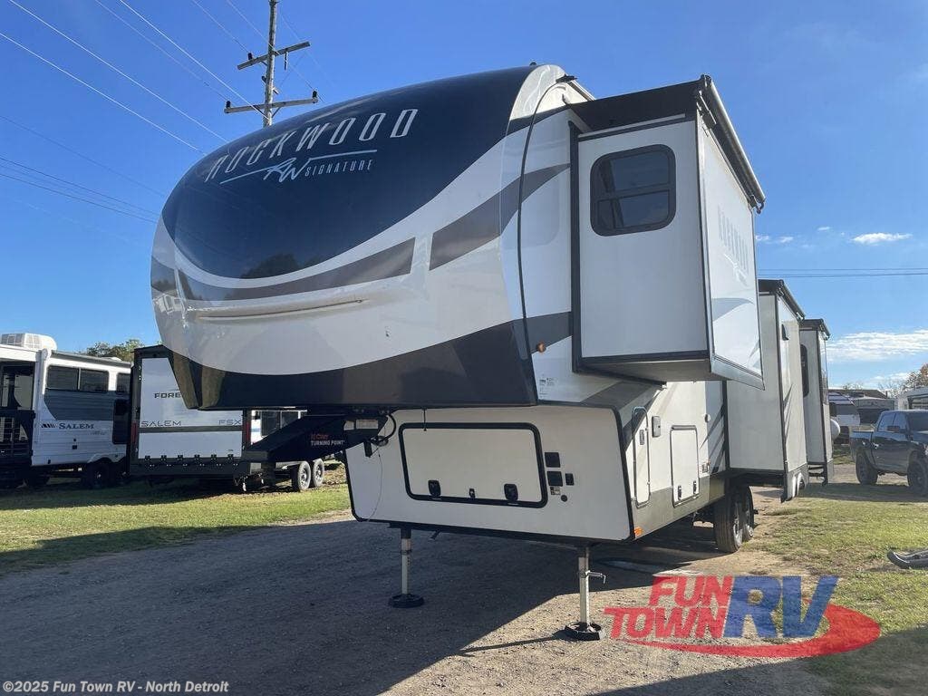 Used 2023 Forest River Rockwood Signature 2898BS available in North Branch, Michigan