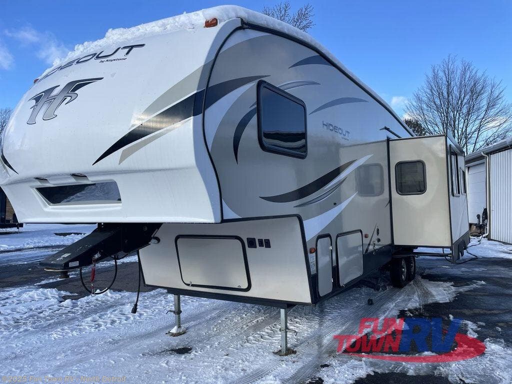 Used 2019 Keystone Hideout 299RLDS available in North Branch, Michigan