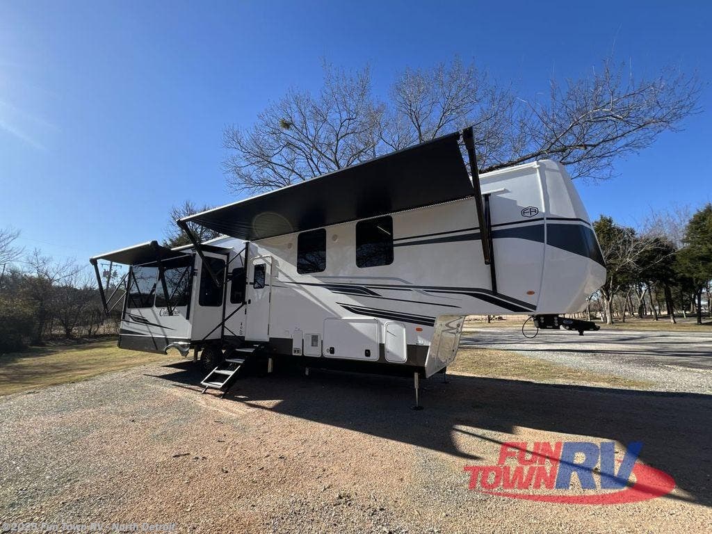 Email now about this 2025 Palomino Columbus 383RLH! New 2025 Palomino Columbus 383RLH available in North Branch, Michigan