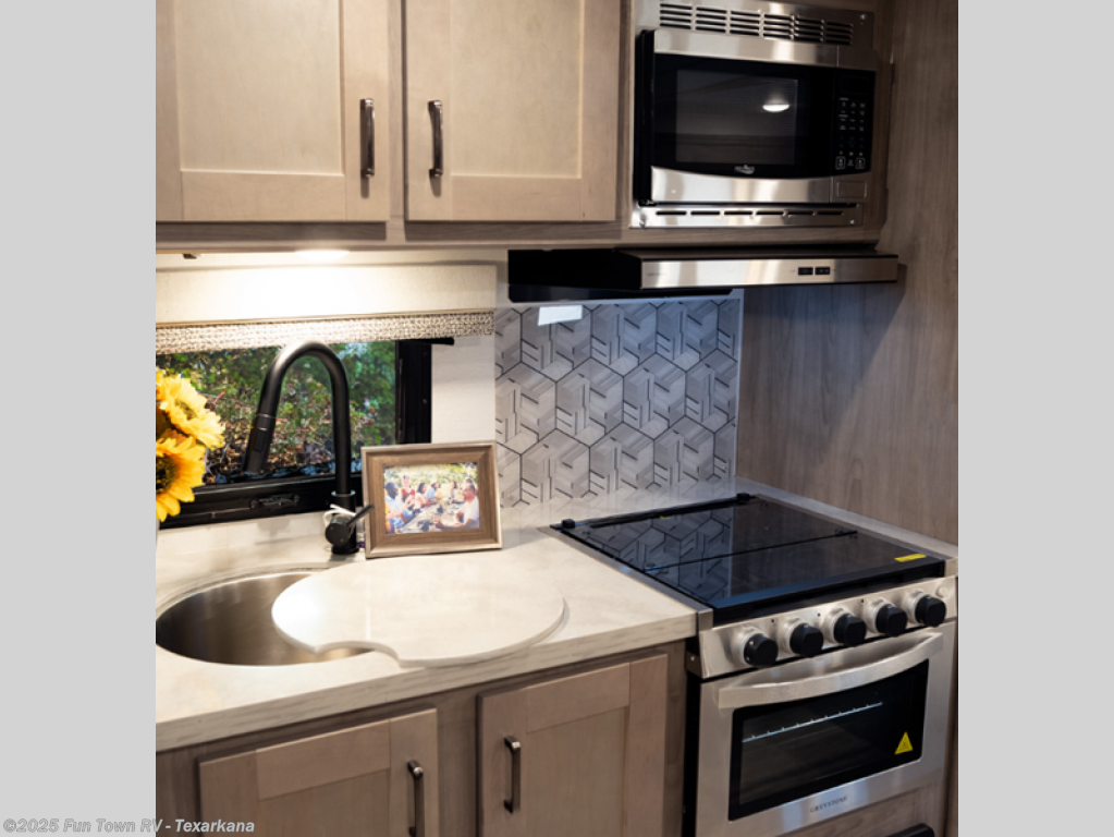 Contact us now about this 2026 Gulf Stream Yellowstone Y5245! 2026 Yellowstone Y5245 by Gulf Stream from Fun Town RV - Texarkana in Texarkana, Arkansas