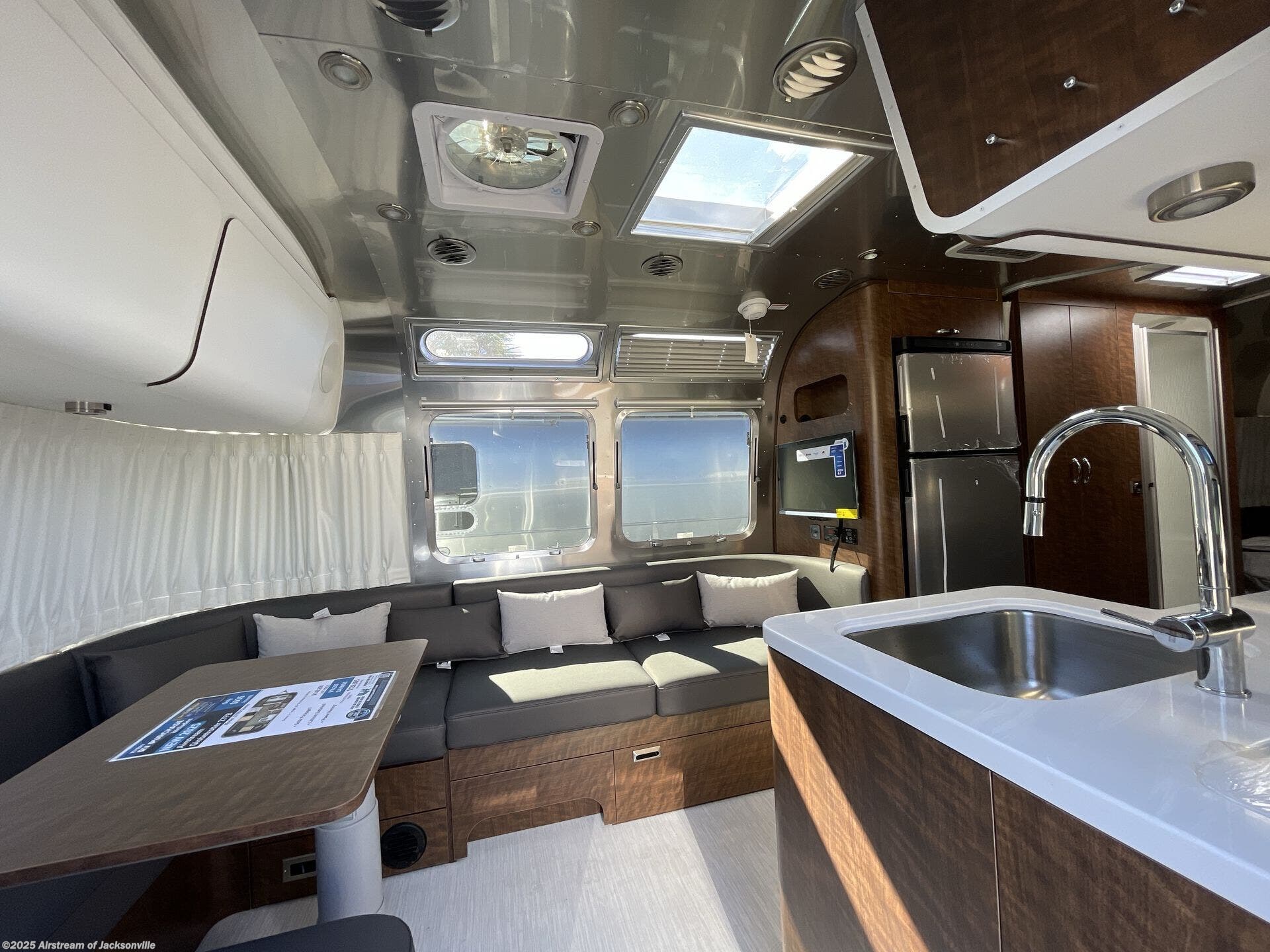 Contact us now about this 2025 Airstream Globetrotter 27FB! 2025 Globetrotter 27FB by Airstream from Airstream of Jacksonville in Jacksonville, Florida