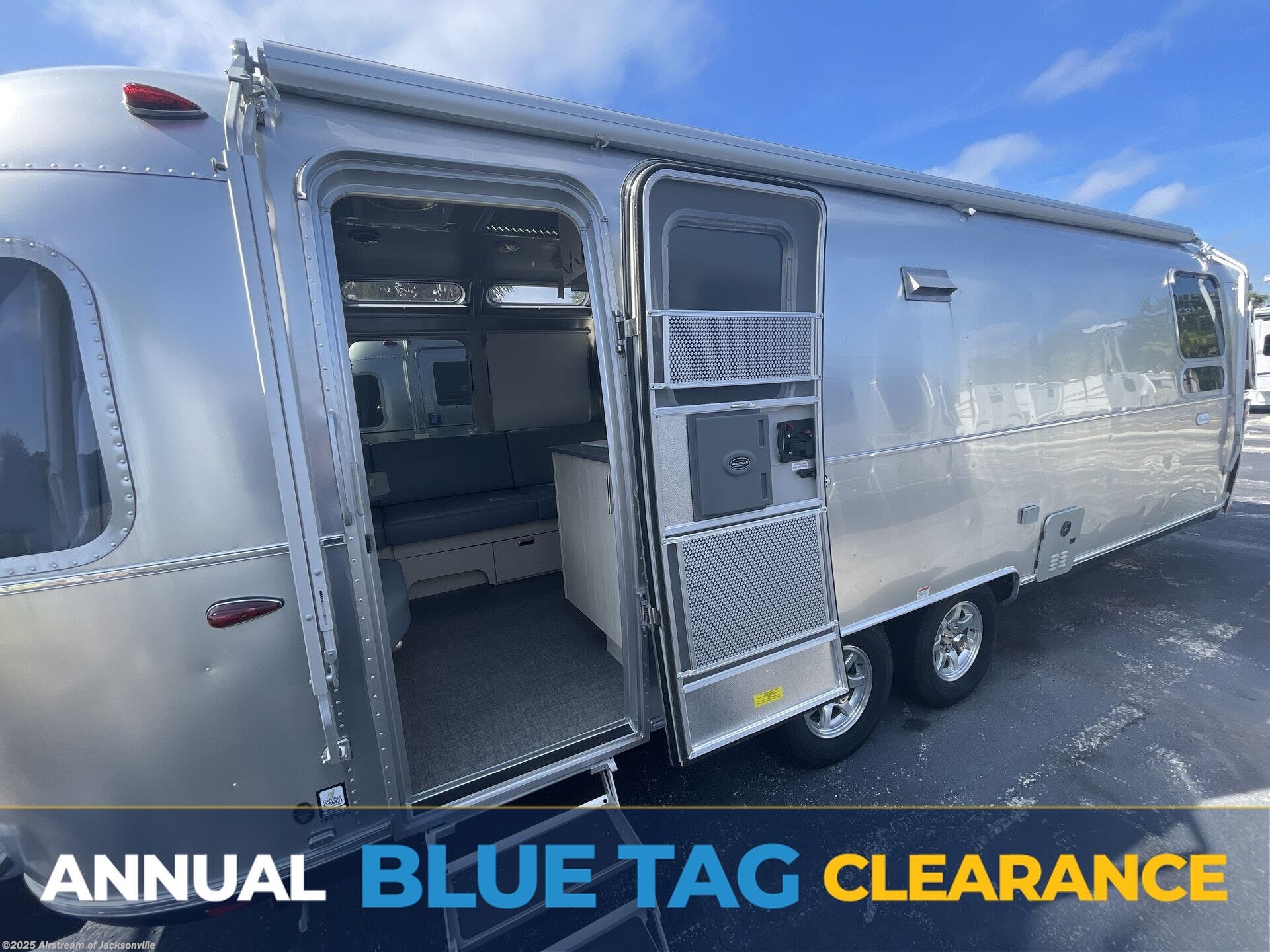 Email now about this 2025 Airstream Flying Cloud 27FB! New 2025 Airstream Flying Cloud 27FB available in Jacksonville, Florida