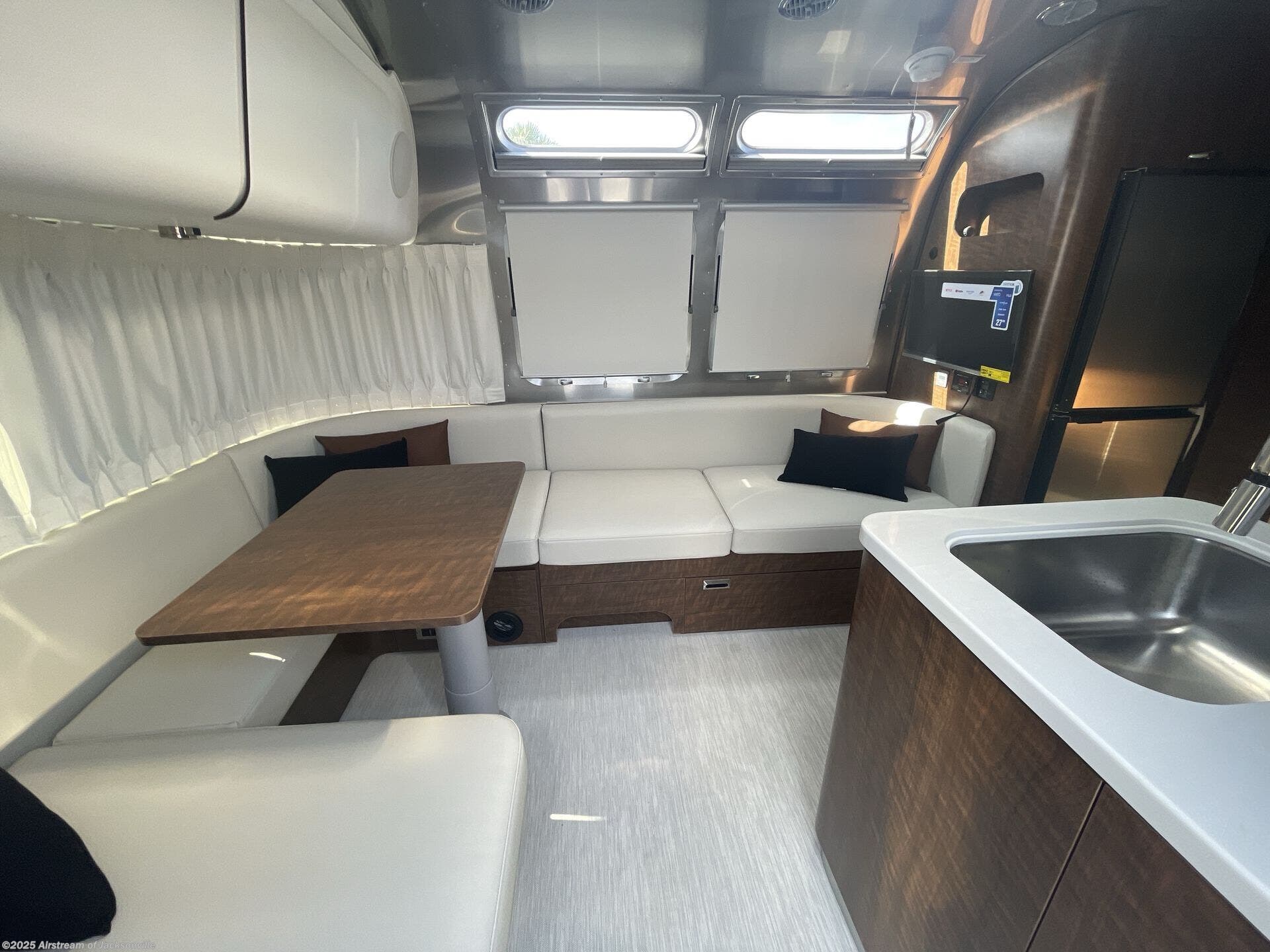 Contact us now about this 2026 Airstream Globetrotter 25FB! 2026 Globetrotter 25FB by Airstream from Airstream of Jacksonville in Jacksonville, Florida