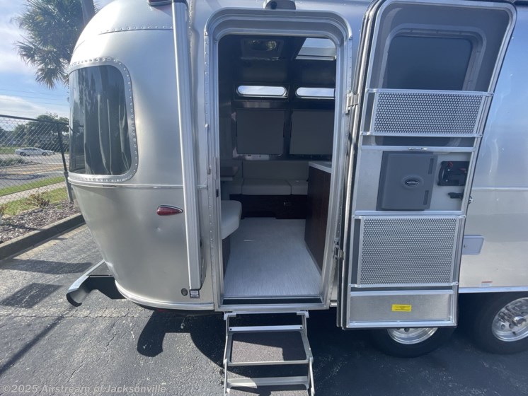 Email now about this 2026 Airstream Globetrotter 25FB! New 2026 Airstream Globetrotter 25FB available in Jacksonville, Florida