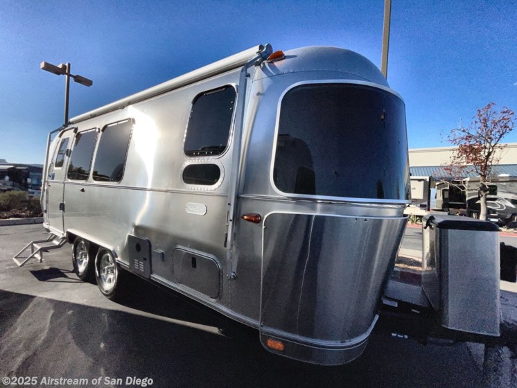 Email now about this 2025 Airstream Flying Cloud 23FB! New 2025 Airstream Flying Cloud 23FB available in San Diego, California