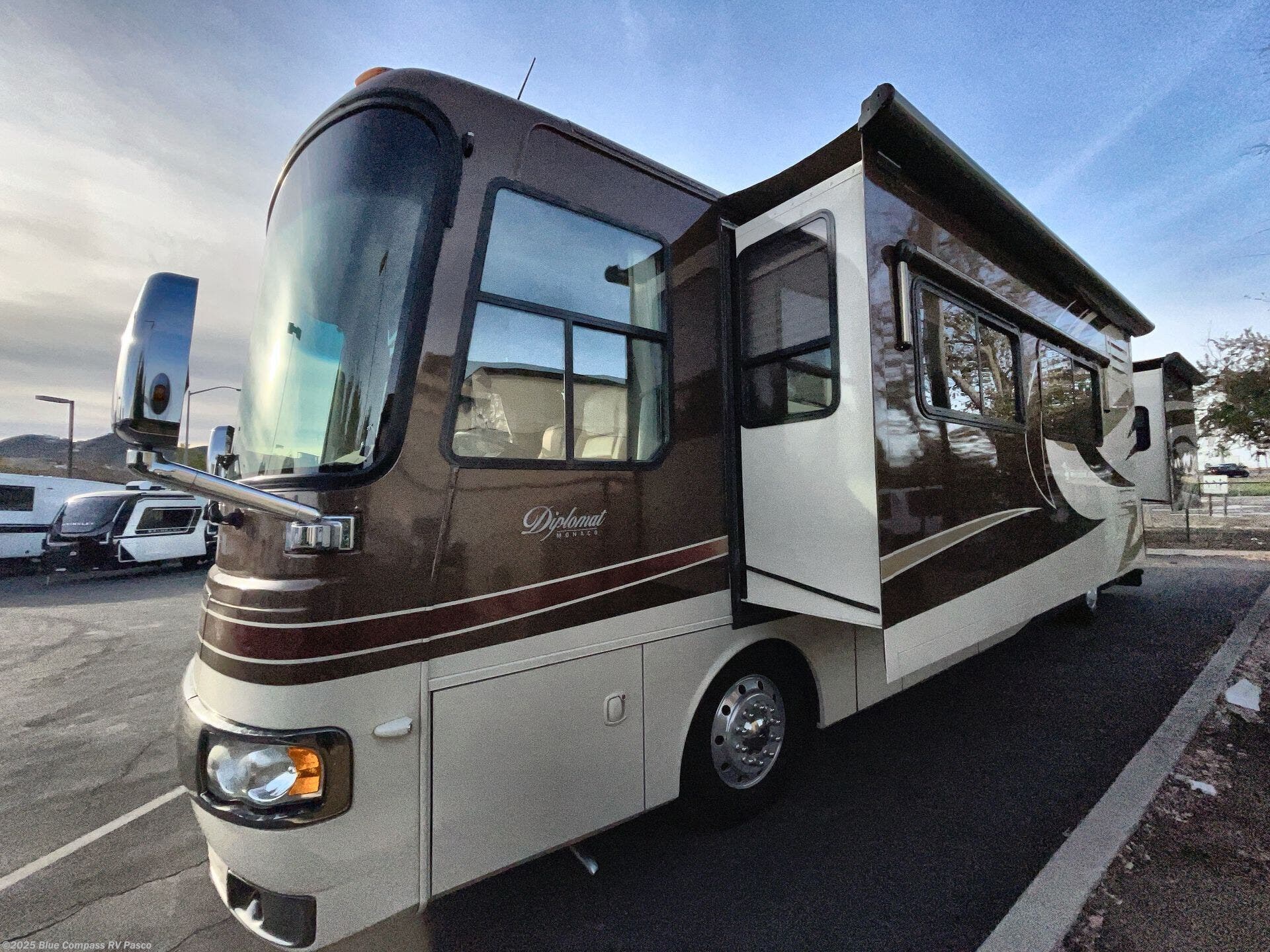 Contact us now about this 2008 Monaco RV Diplomat 40 PDQ! 2008 Diplomat 40 PDQ by Monaco RV from Blue Compass RV Pasco in Pasco, Washington