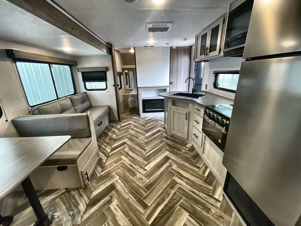 Contact us now about this 2025 CrossRoads Zinger 260BH! 2025 Zinger 260BH by CrossRoads from Ashley Marine & RV in Panama City, Florida
