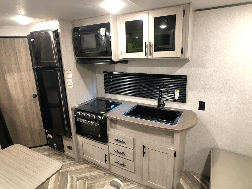 New 2025 CrossRoads Zinger 252BH available in Panama City, Florida