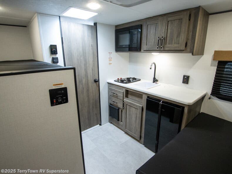 Contact us now about this 2026 CrossRoads Zinger Lite 12BH! 2026 Zinger Lite 12BH by CrossRoads from Ashley Marine & RV in Panama City, Florida