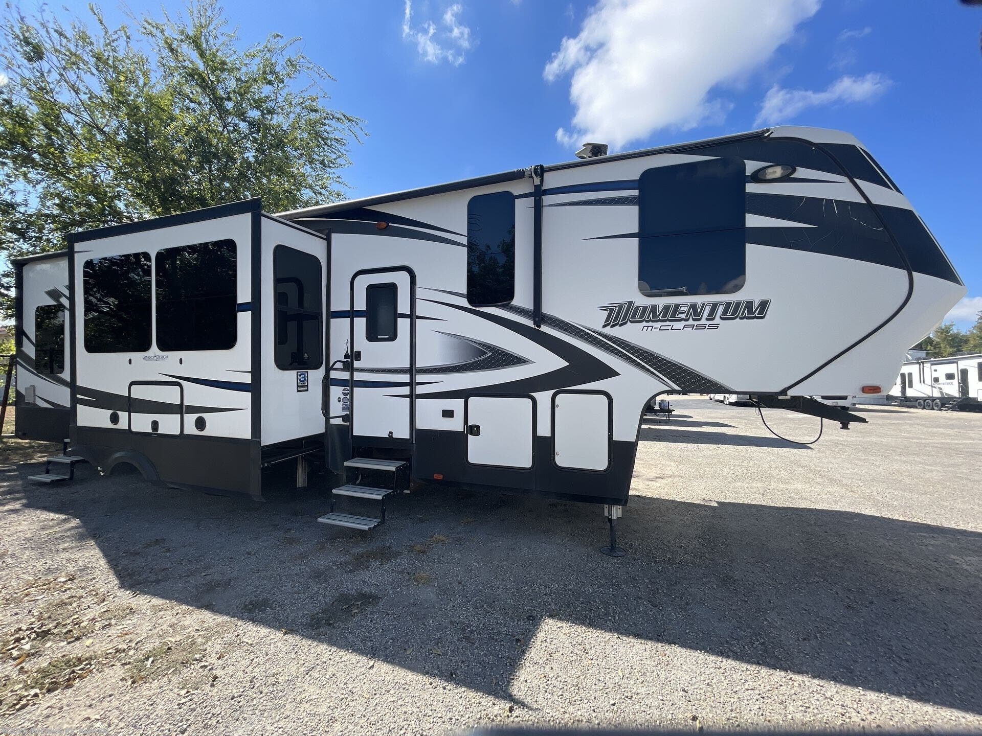 Email now about this 2017 Grand Design Momentum 350M! Used 2017 Grand Design Momentum 350M available in Kerrville, Texas