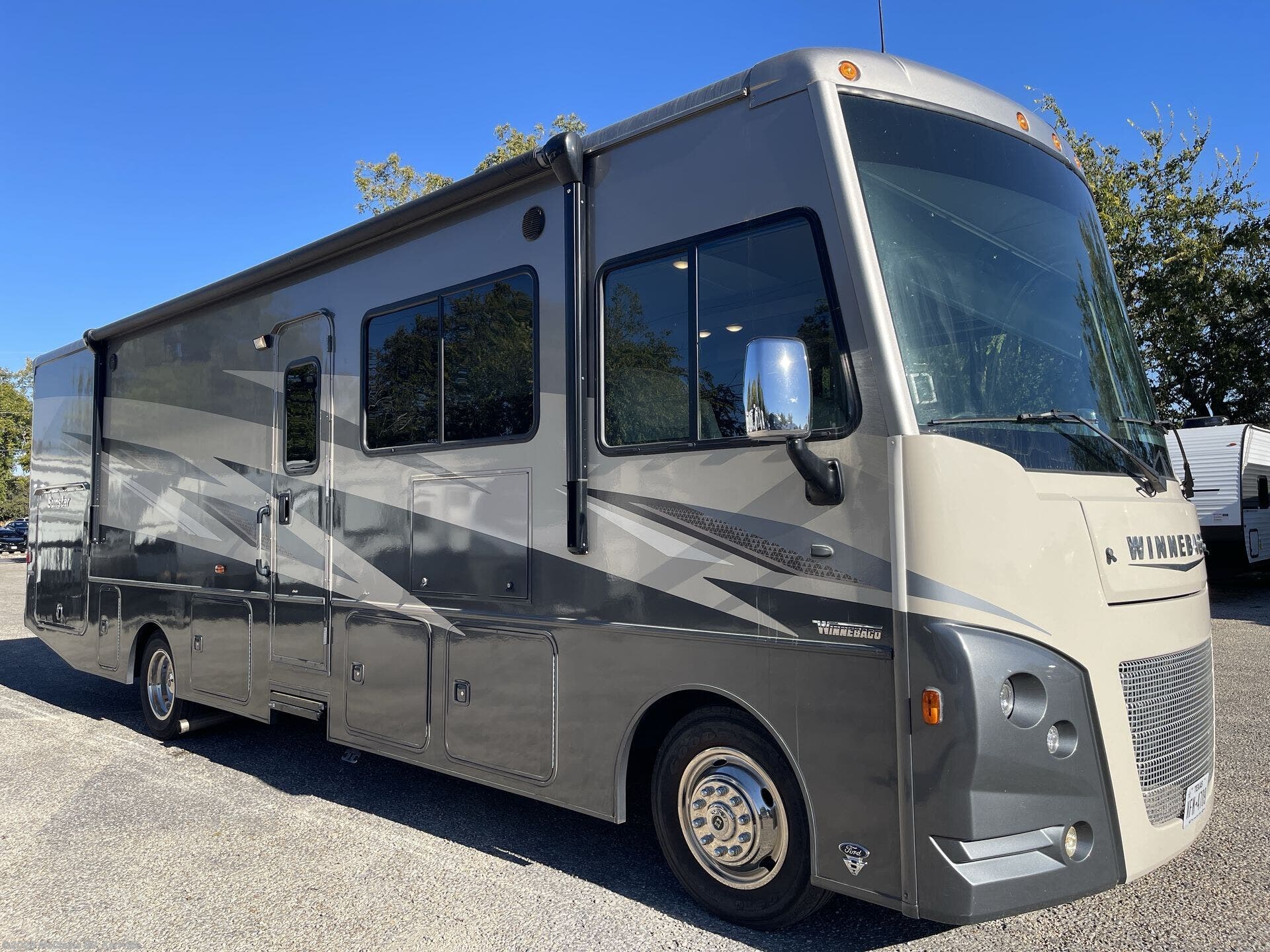 Contact us now about this 2022 Itasca Sunstar 31B! 2022 Sunstar 31B by Itasca from McClains RV in Kerrville, Texas