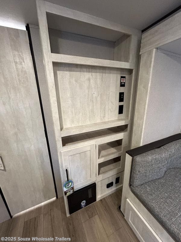 Contact us now about this 2024 Shasta Shasta 25RB TRAVEL TRAILER Base! 2024 Shasta 25RB TRAVEL TRAILER Base by Shasta from Souza Wholesale Trailers in Canterbury, Connecticut