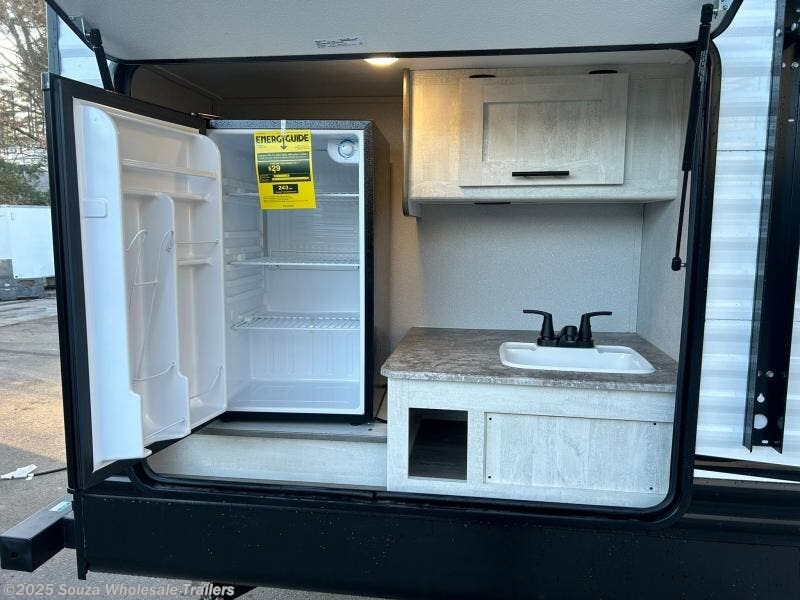 New 2024 Shasta Shasta 25RB TRAVEL TRAILER Base available in Canterbury, Connecticut