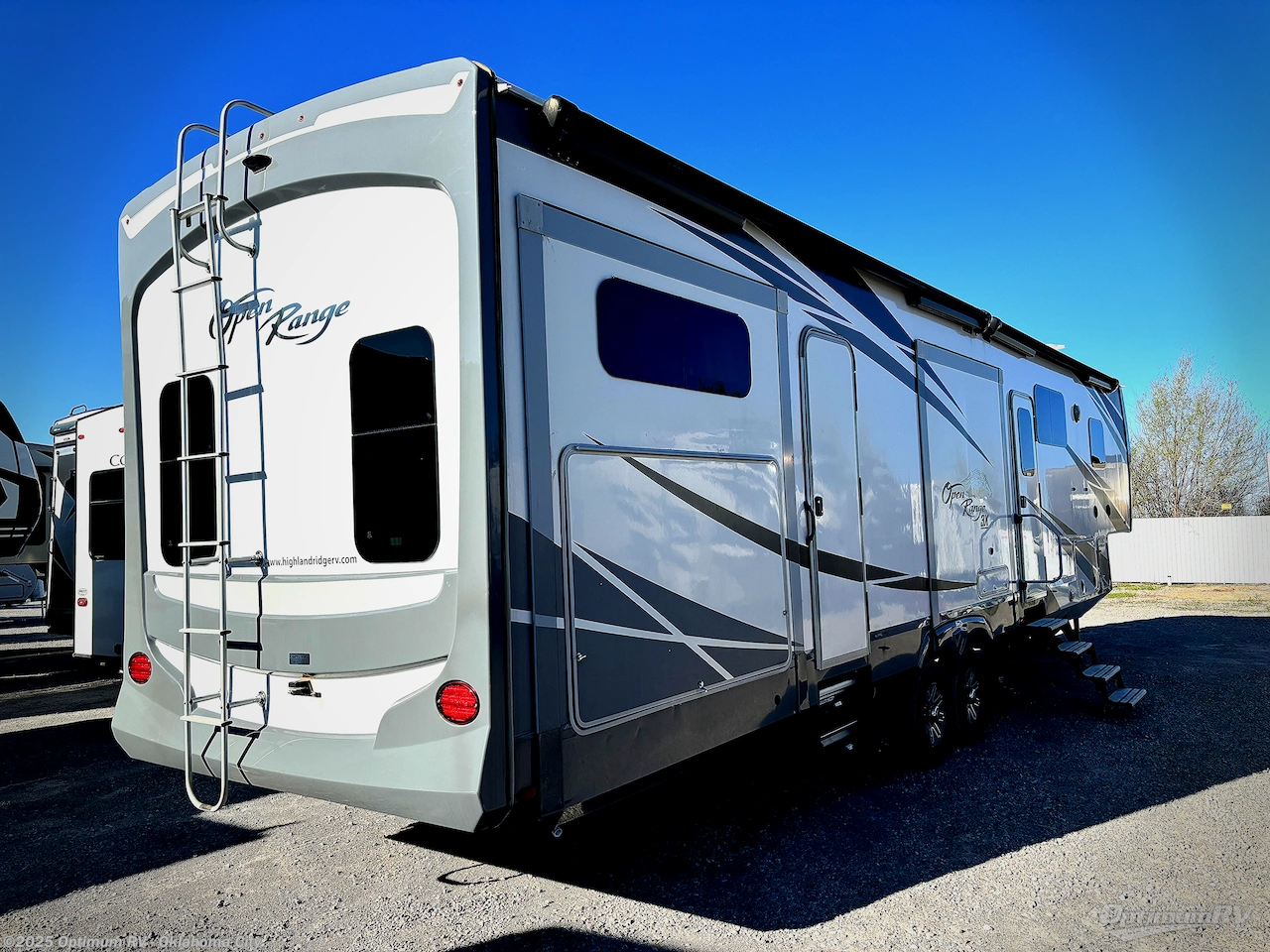 Call now about this 2019 Highland Ridge Open Range 3X M-427BHS! 2019 Highland Ridge Open Range 3X M-427BHS - Used Fifth Wheel For Sale by Optimum RV - Oklahoma City in Moore, Oklahoma features Slideout, Awning