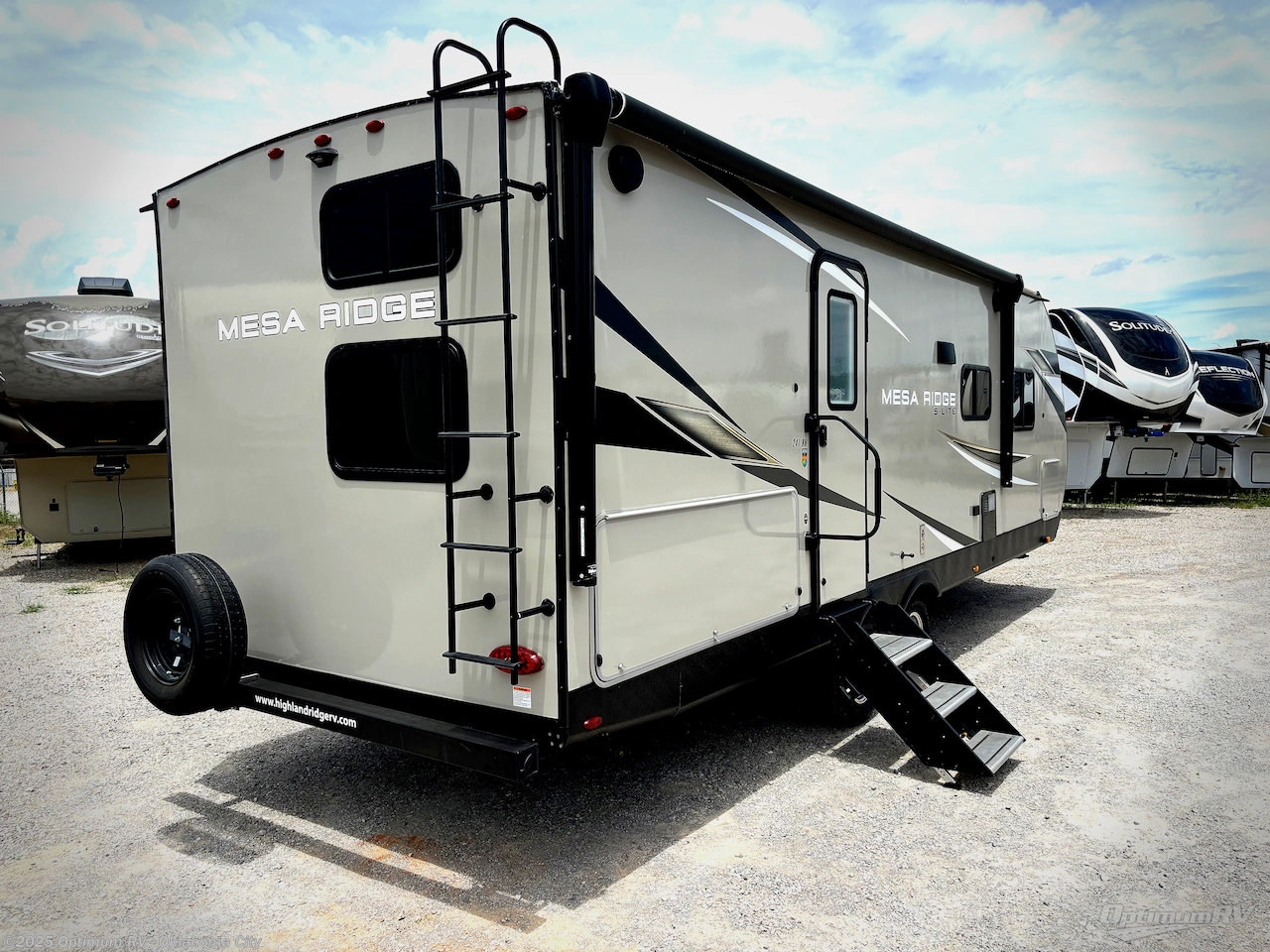 Call now about this 2022 Highland Ridge Range Lite RL241BH! 2022 Highland Ridge Range Lite RL241BH - Used Travel Trailer For Sale by Optimum RV - Oklahoma City in Moore, Oklahoma features Awning, Slideout