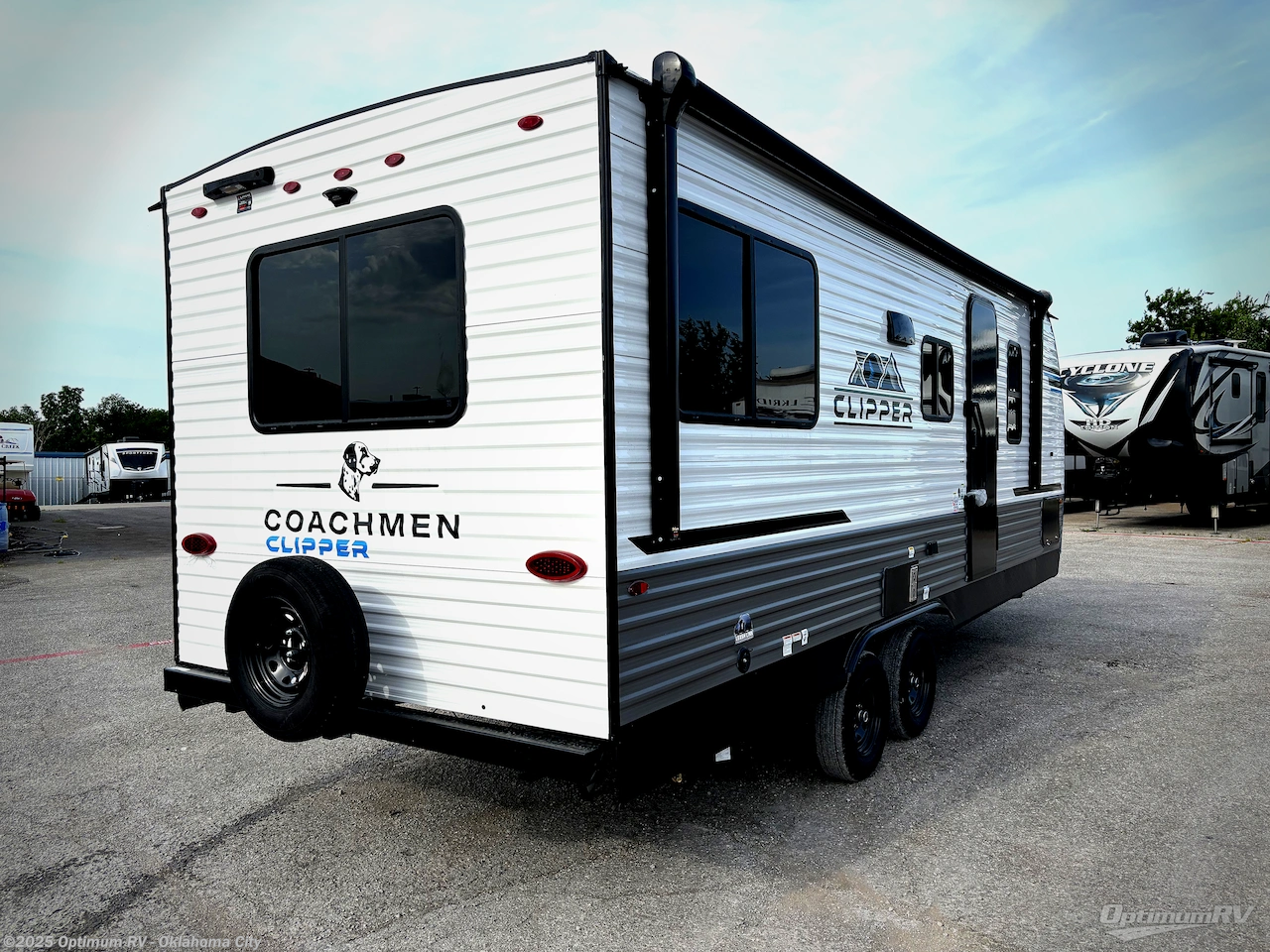 Call now about this 2026 Coachmen Clipper 5K Series 242MK! 2026 Coachmen Clipper 5K Series 242MK - New Travel Trailer For Sale by Optimum RV - Oklahoma City in Moore, Oklahoma