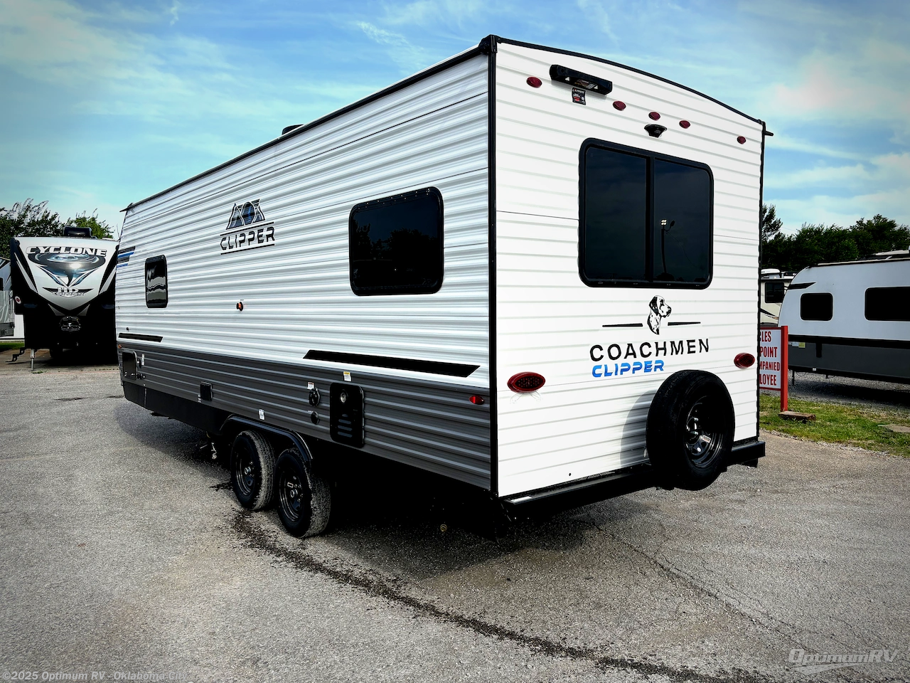 Contact us now about this 2026 Coachmen Clipper 5K Series 242MK! 2026 Clipper 5K Series 242MK by Coachmen from Optimum RV - Oklahoma City in Moore, Oklahoma