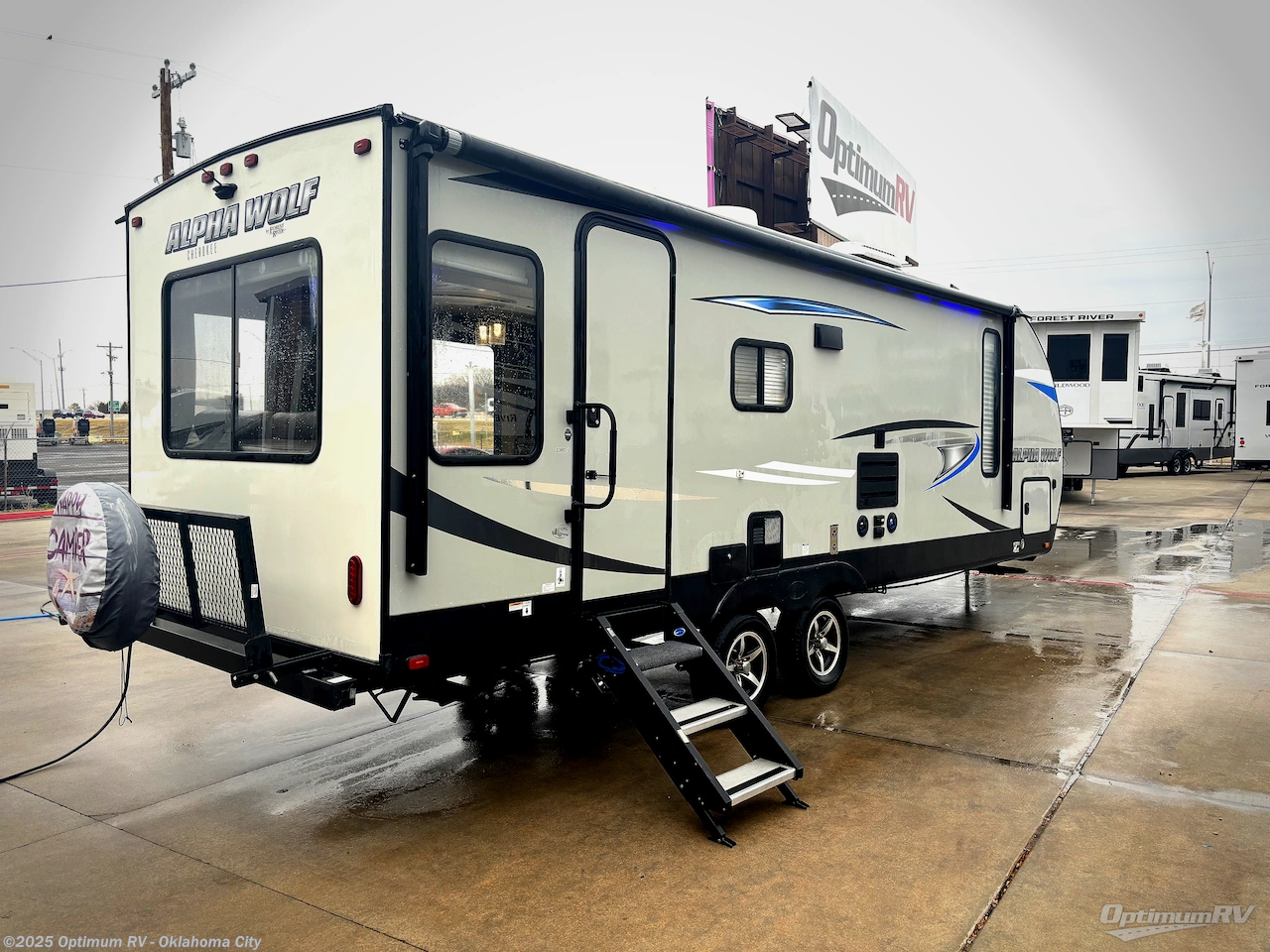 Call now about this 2020 Forest River Cherokee Alpha Wolf 23RDL! 2020 Forest River Cherokee Alpha Wolf 23RDL - Used Travel Trailer For Sale by Optimum RV - Oklahoma City in Moore, Oklahoma features Slideout, Awning