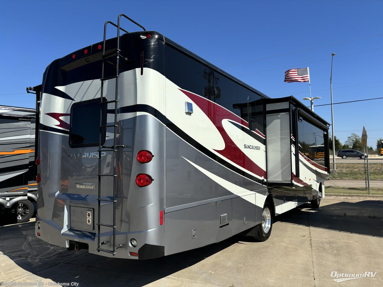 Call now about this 2015 Itasca Suncruiser 38Q! 2015 Itasca Suncruiser 38Q - Used Class A For Sale by Optimum RV - Oklahoma City in Moore, Oklahoma features Slideout