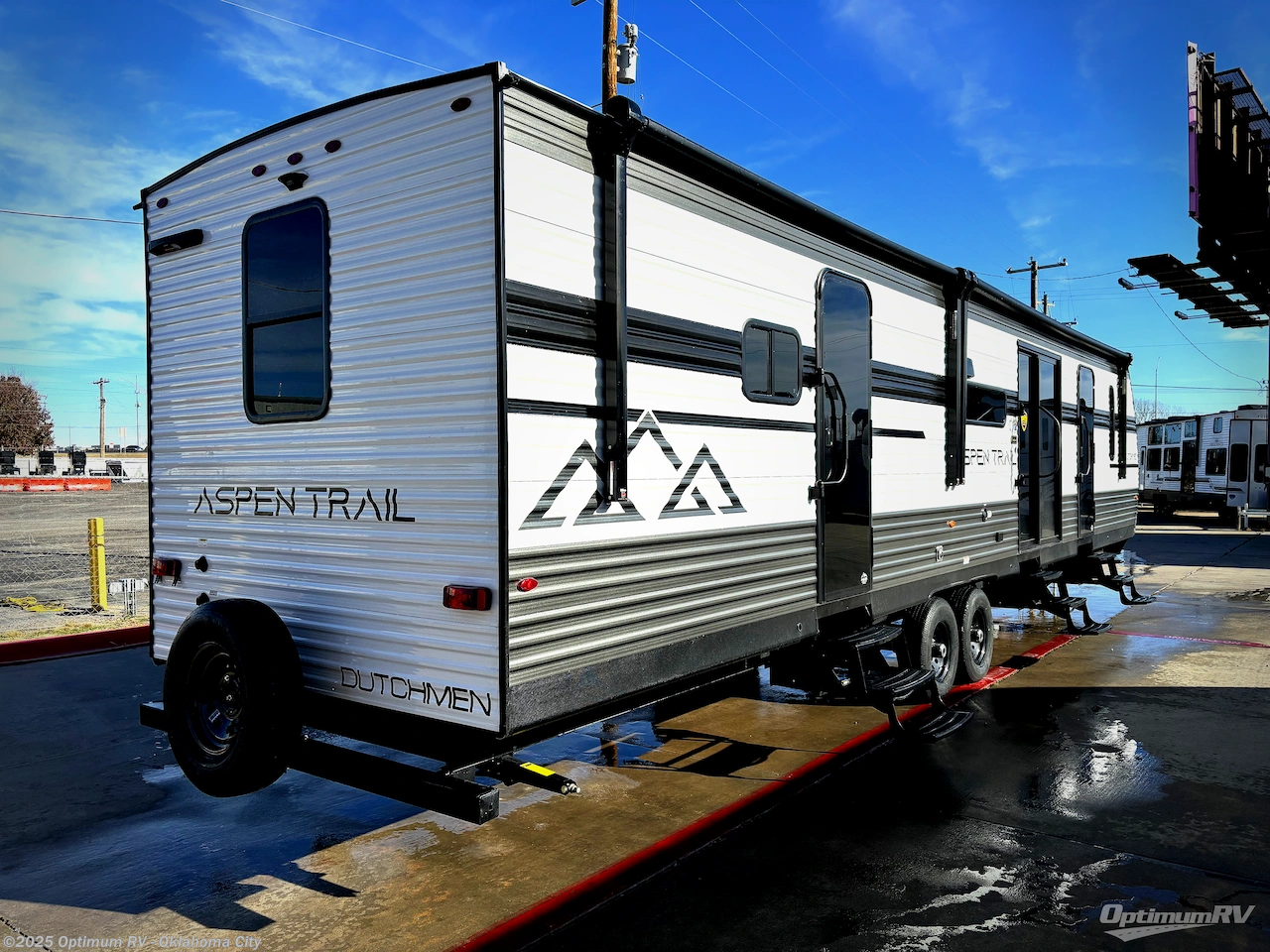 Call now about this 2026 Dutchmen Aspen Trail 38DS! 2026 Dutchmen Aspen Trail 38DS - New Travel Trailer For Sale by Optimum RV - Oklahoma City in Moore, Oklahoma