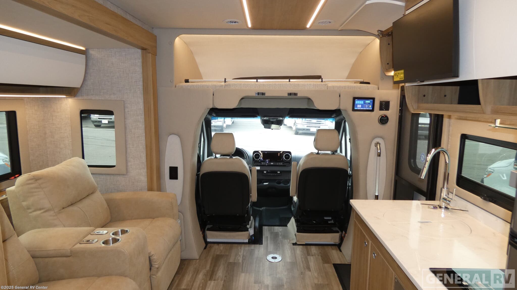 New 2026 Tiffin Wayfarer 25XPW available in Salisbury, North Carolina