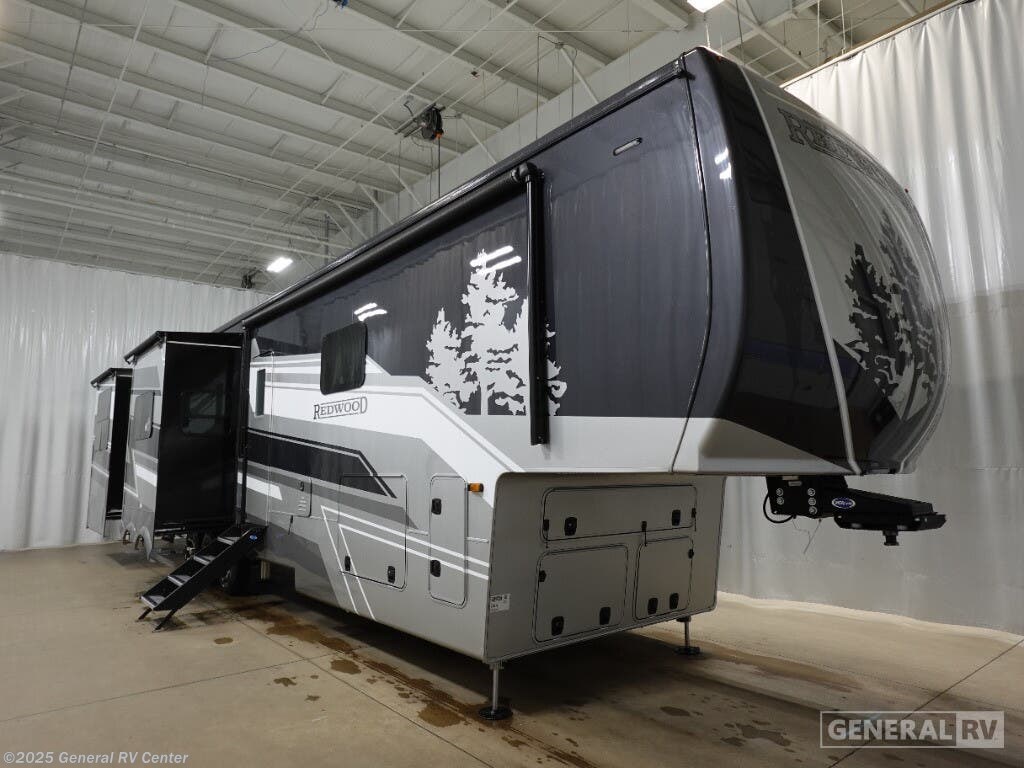 Email now about this 2025 CrossRoads Redwood 415RD! New 2025 CrossRoads Redwood 415RD available in Salisbury, North Carolina