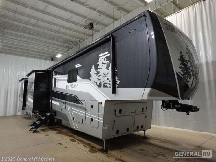 Email now about this 2025 CrossRoads Redwood 415RD! New 2025 CrossRoads Redwood 415RD available in Salisbury, North Carolina