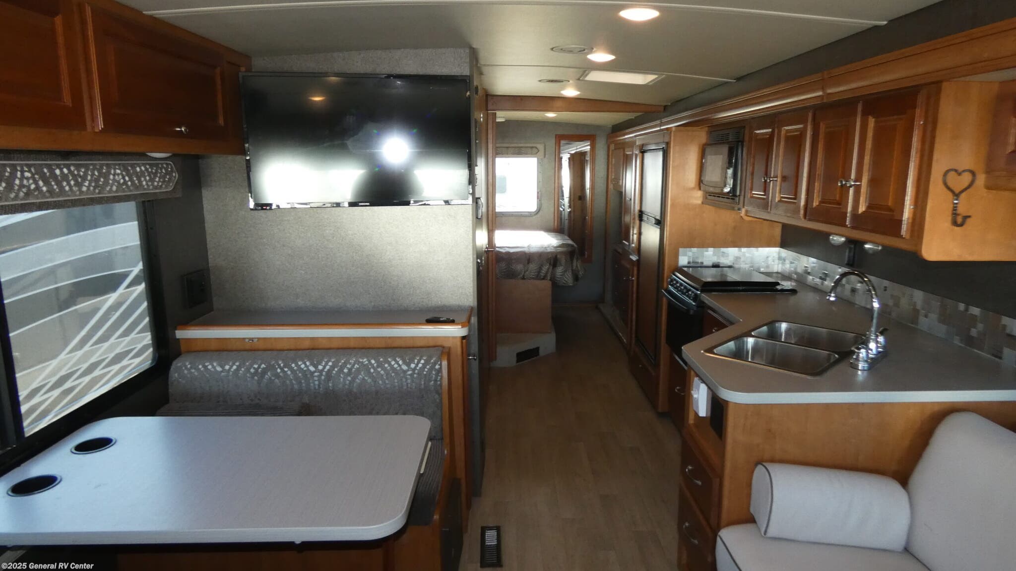 Call now about this 2018 Winnebago Vista 29VE! 2018 Winnebago Vista 29VE - Used Class A For Sale by General RV Center in Salisbury, North Carolina