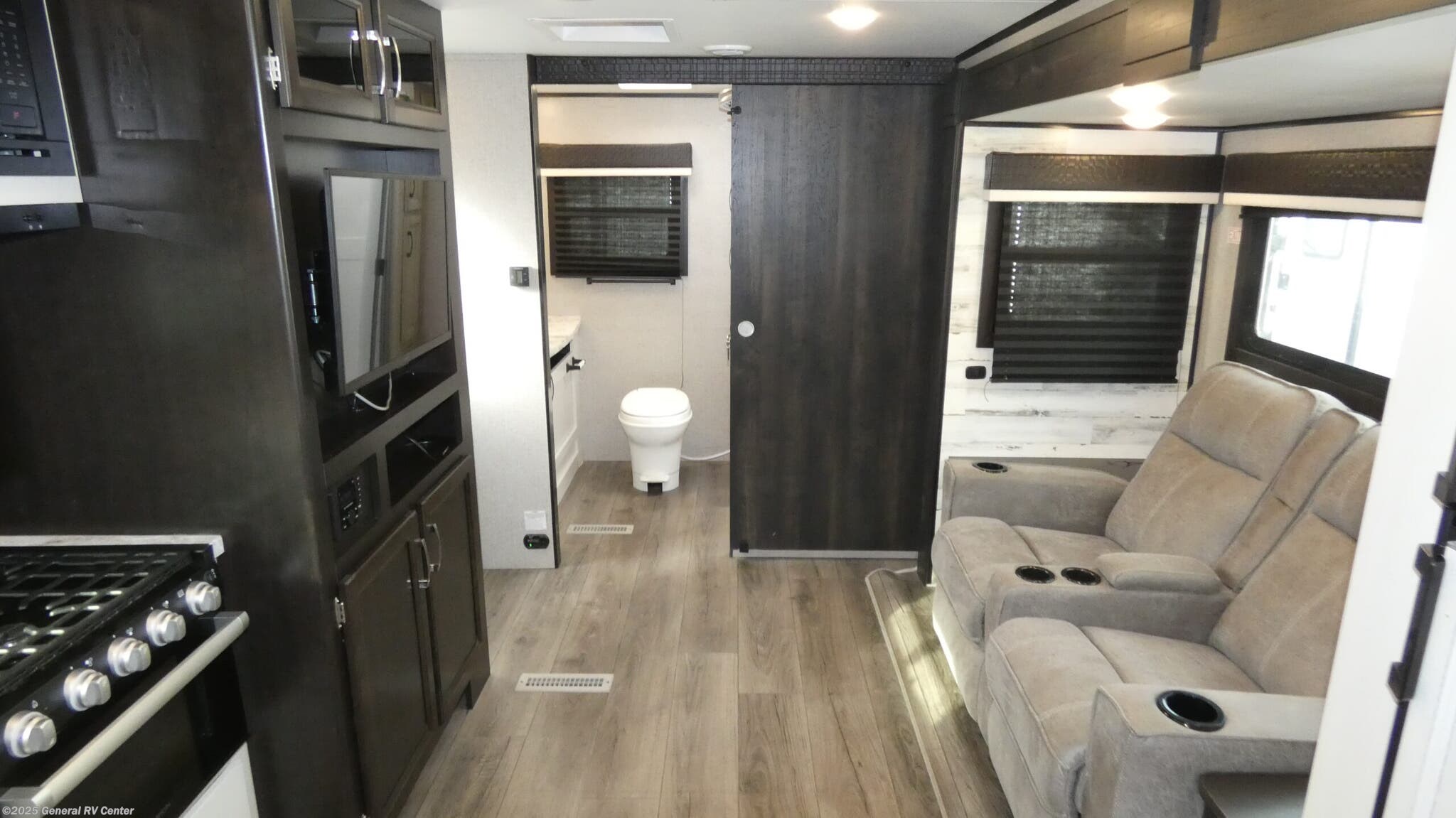 Call now about this 2021 Jayco Jay Feather 22RB! 2021 Jayco Jay Feather 22RB - Used Travel Trailer For Sale by General RV Center in Salisbury, North Carolina