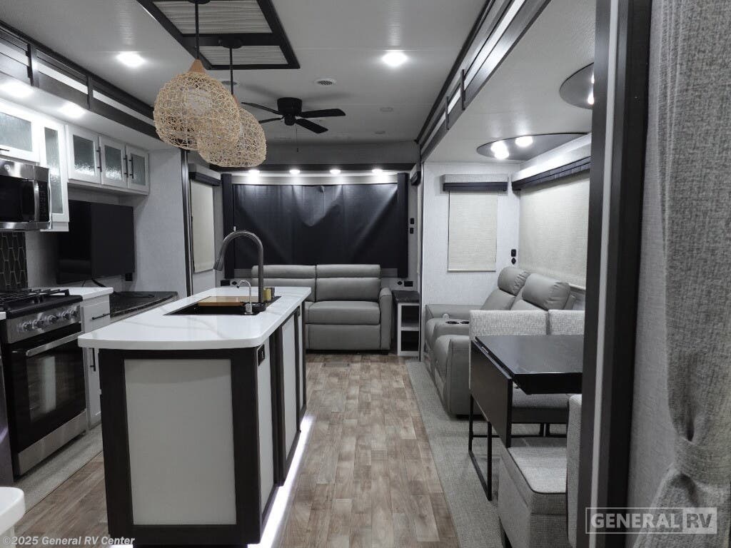 New 2026 CrossRoads Hampton 372FDB available in Salisbury, North Carolina