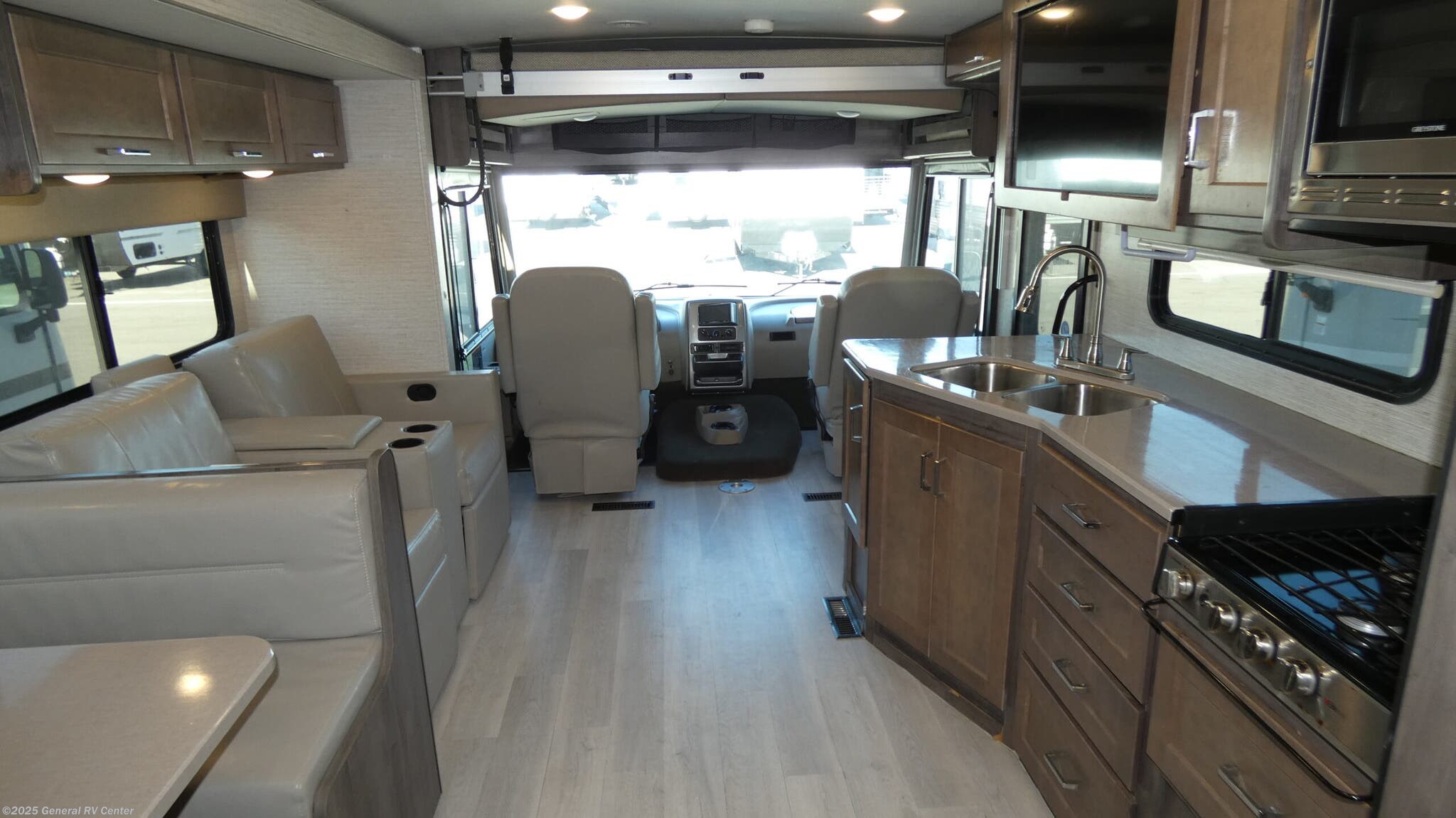 Used 2022 Winnebago Vista 32M available in Salisbury, North Carolina