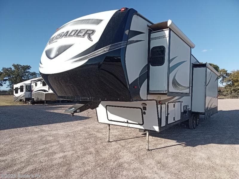 Call now about this 2019 Prime Time Crusader 341RST! 2019 Prime Time Crusader 341RST - Used Fifth Wheel For Sale by Buddy's RV in Cleburne, Texas
