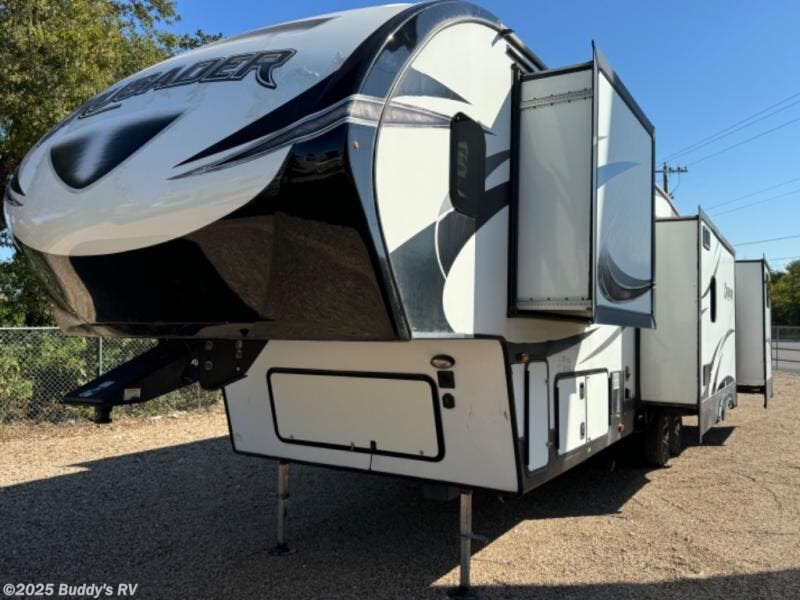 Call now about this 2018 Prime Time Crusader 337QBH! 2018 Prime Time Crusader 337QBH - Used Fifth Wheel For Sale by Buddy's RV in Cleburne, Texas
