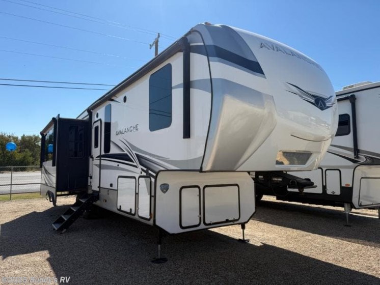 Email now about this 2022 Keystone Avalanche 322RL! Used 2022 Keystone Avalanche 322RL available in Cleburne, Texas