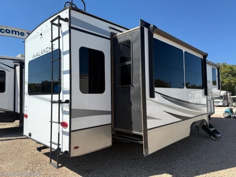 Used 2022 Keystone Avalanche 322RL available in Cleburne, Texas